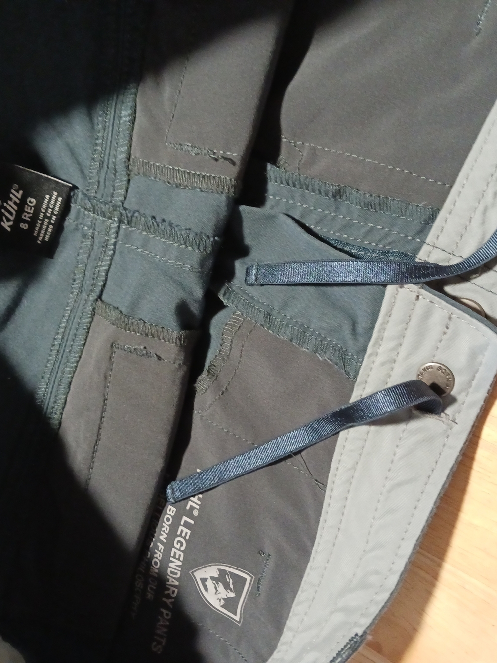 Kuhl EUC Women's Navy Cargo Pants in Size 8 Stretch - Picture 4 of 9